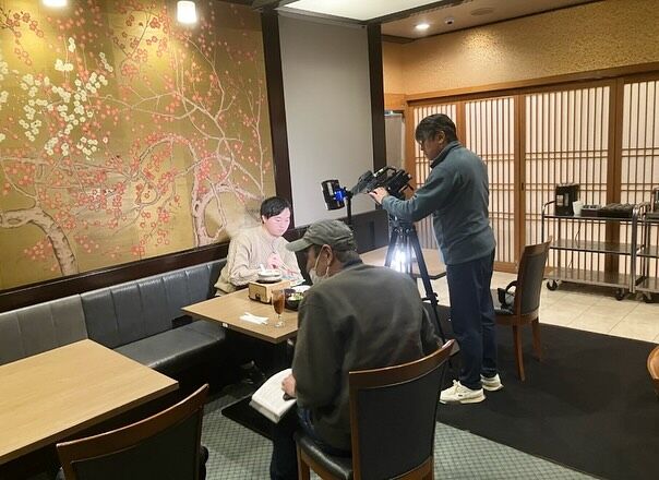 皆さまこんばんは。
EN HOTEL Iseでございます！

先日、SBC信越放送の「すぐだぜテレビ」にて
当館1階のレストラン楽座が放送されました✨

放送はSBCのYouTubeでも観れますので、
ぜひご覧ください🎶

レストラン夕食のご予約を希望のお客様は、
楽座へ直接お電話でのご予約をお願いいたします☎ 

------------------------------------------------

『伊勢旬菜 楽座 0596-65-7113』
【朝食】7:00～10:00（L.O9:30）
【夕食】17:00～22:00（L.Oお食事21:00 お飲み物21:30）
朝食は年中無休で営業✨
※夕食のみ日曜定休（日曜祝日の場合、翌平日が定休日）

------------------------------------------------

-————————
#enhotelise
#en_journey
#enhotel #enise #newopen#newhotel#newopening#haveanicestay
#伊勢#三重#伊勢志摩#伊勢神宮 #ise#伊勢ホテル
#伊勢旬菜楽座 #伊勢朝食バイキング #松阪牛
#旅行好きな人と繋がりたい #ひとりっぷ#ビジネストリップ#一人旅#恋人旅行#家族旅行#enjoy#instagood #instalike #instalife #リブランドオープン
-————————